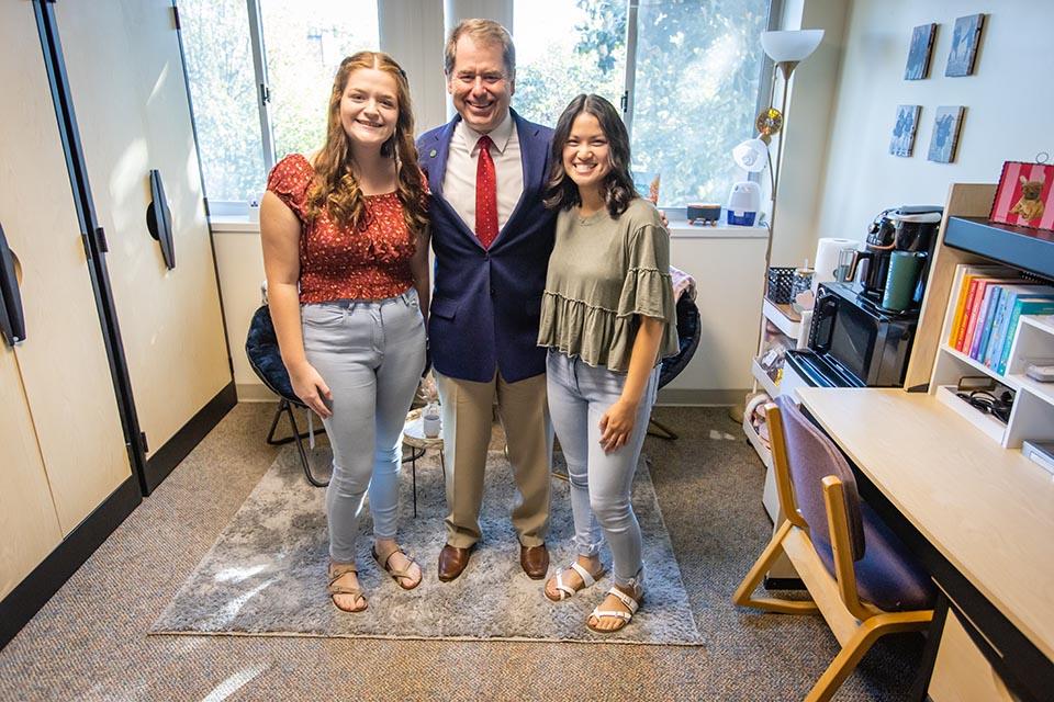 Students earn recognition for room decorating, visit from president 